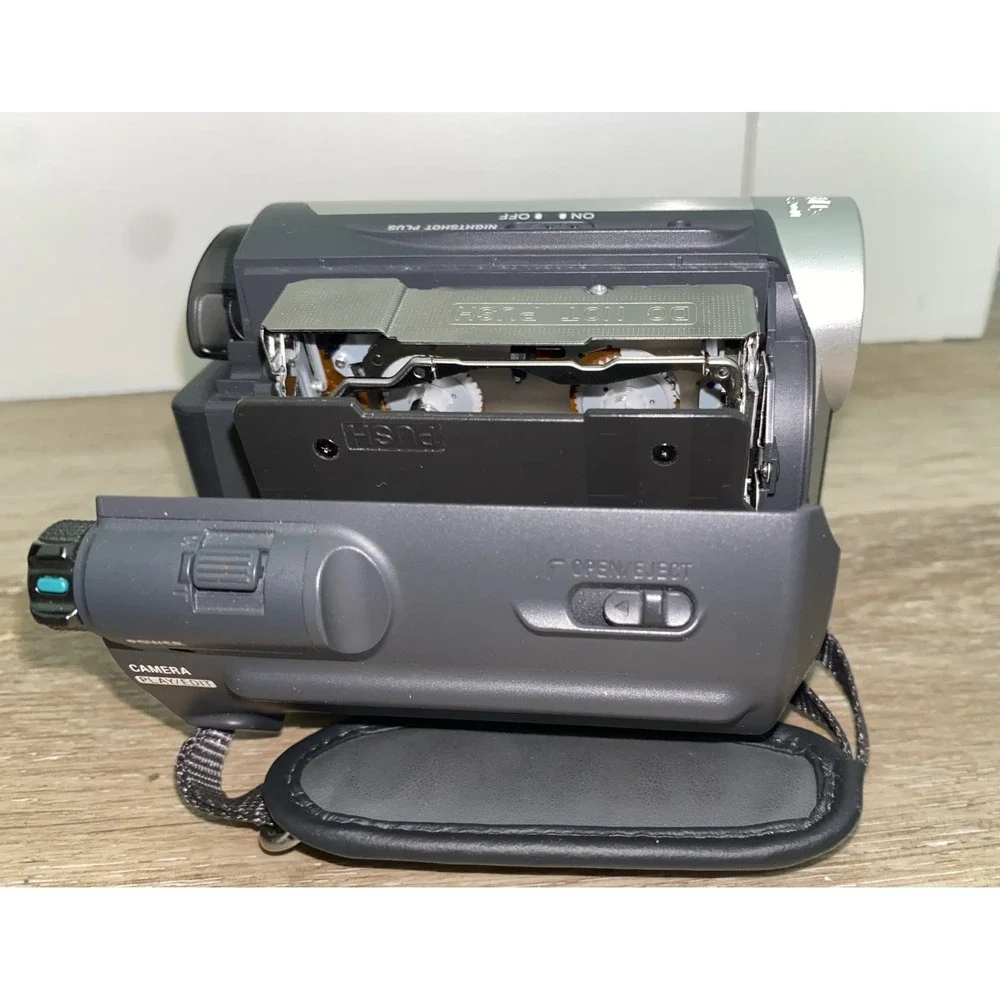 Sony Handycam DCR-HC38 MiniDV Digital Video Camera Recorder